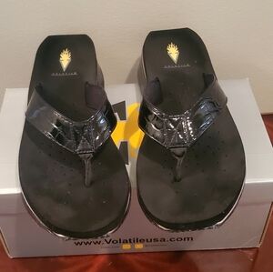 LIGHTLY USED Volatile Downunder Black Women's Size 9 Sandals